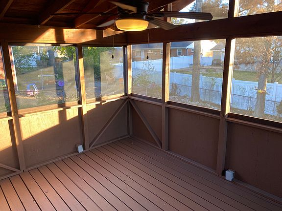 Screened in porch - perfect for working at home