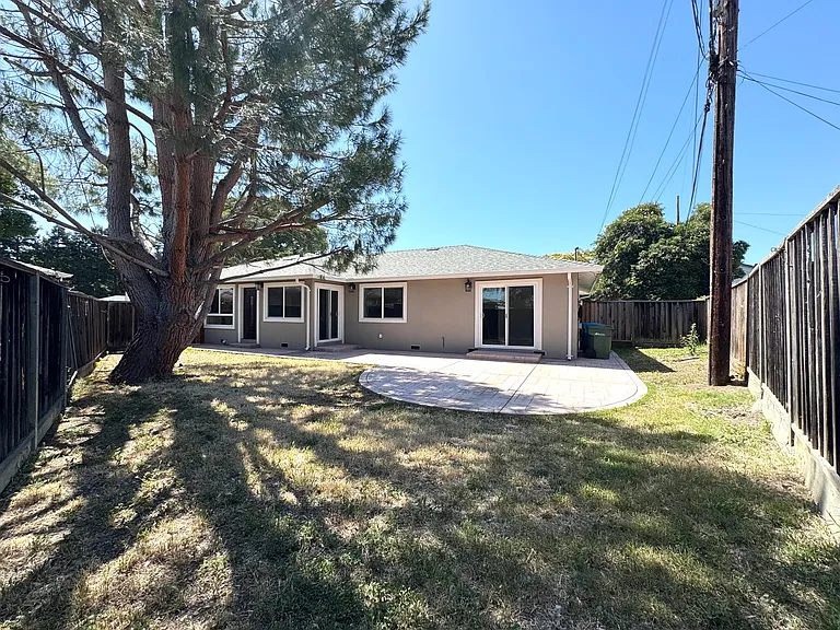 908 Live Oak Dr — Photo 1