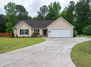 408 Seahawk Ct, Richlands, NC 28574