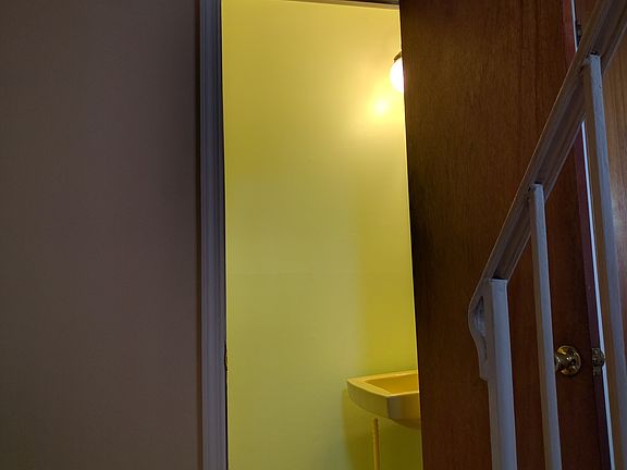 1/2 Bathroom 1st floor