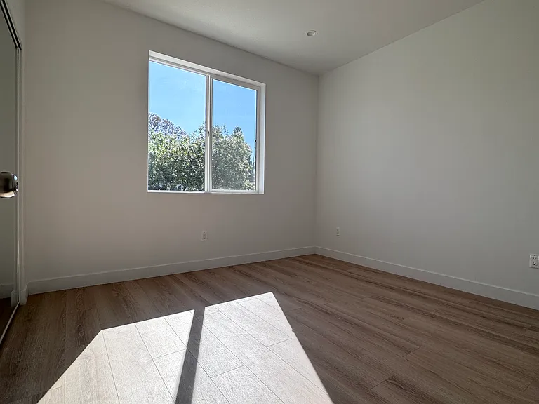 22657 Valerio St #22659 — Photo 11
