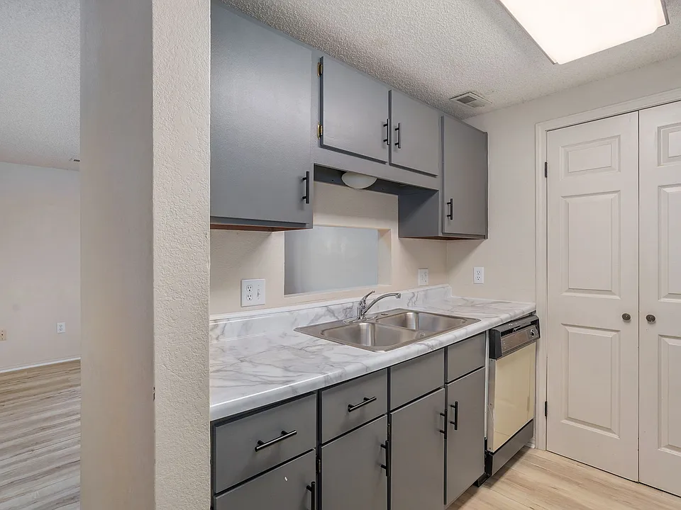 108 N Market St #5