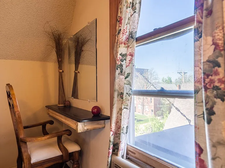 205 Logan St — Photo 8