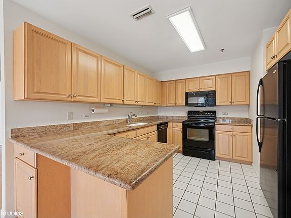3rd image of 1050 Arbor Ln APT 202