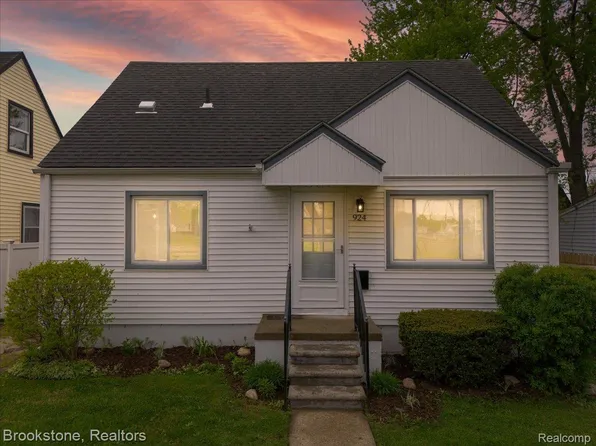 924 E Otis Ave, Hazel Park, MI 48030