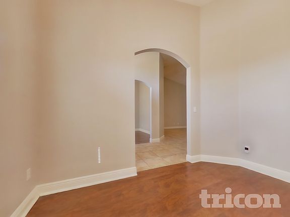 4th image of 10902 Versailles Blvd