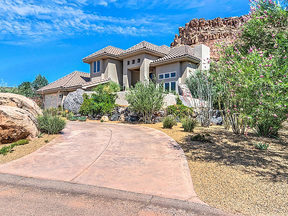 3rd image of 806 W Escalante Dr