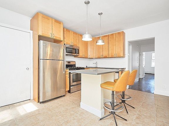 2nd image of 801 Manhattan Ave #2