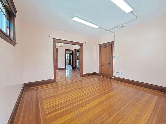 2nd image of 15 Glenwood Way #2
