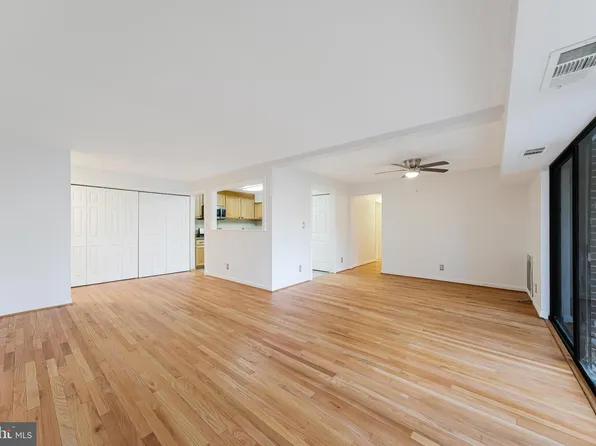 7800 Dassett Ct APT T2, Annandale, VA 22003