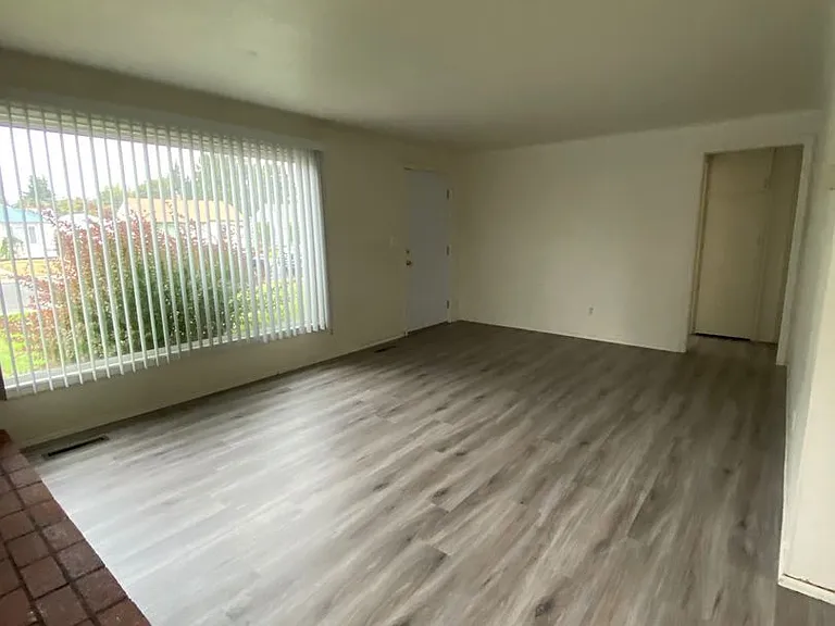 5304 N Elgin St — Photo 3