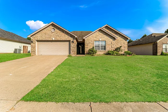 3 bed, 2.0 bath, 1486 sqft, $1,725 — Photo 1