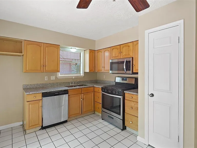 10518 Linecamp Dr — Photo 6