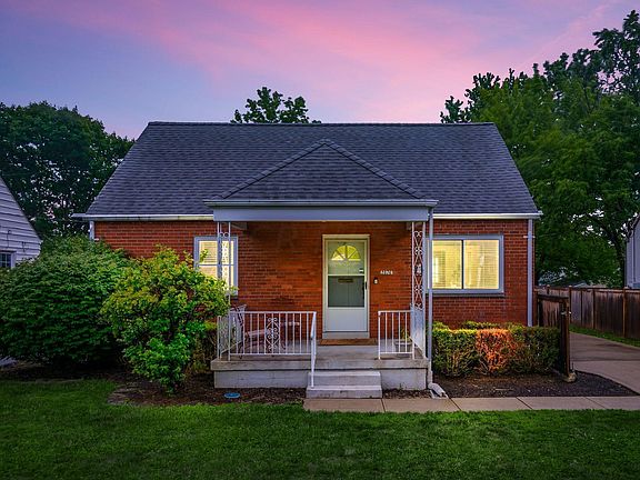 4th image of 2876 E Moreland Dr