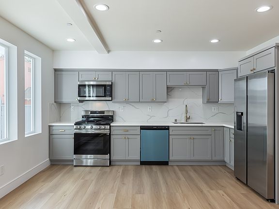 5th image of 2057 S Garth Ave