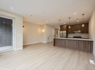 3043 W Irving Park Rd #403, Chicago, IL 60618