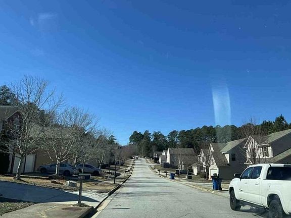 Exterior Neighborhood (street photo)