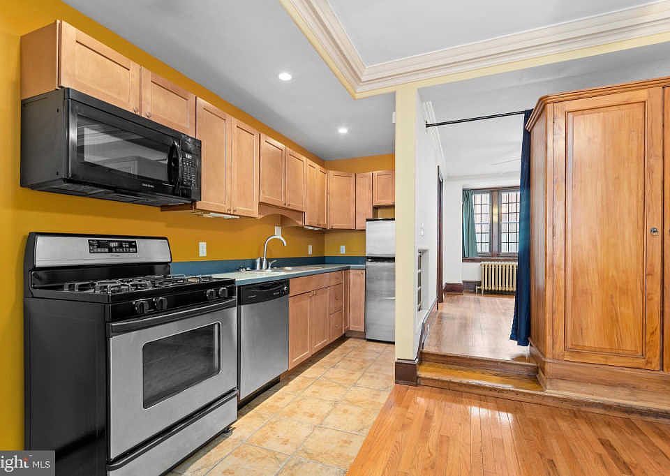 1st image of 345 S Hicks St Floor 1