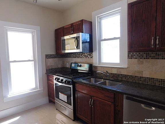5th image of 626 E Southcross Blvd