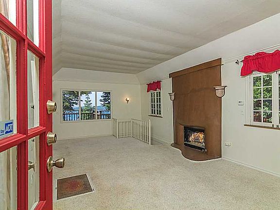 3rd image of 526 Sunderland Ct