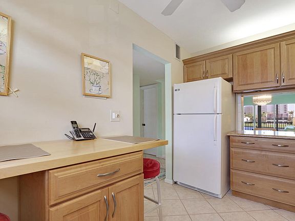 4th image of 20 Yacht Club Dr APT 203