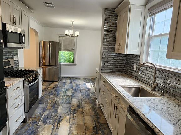 5th image of 236 Rosewood Ter
