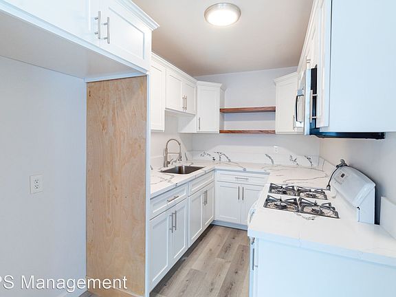 2nd image of 517 Venice Way APT B