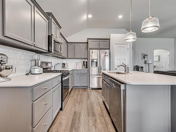 4th image of 333 Emmy Jean Dr