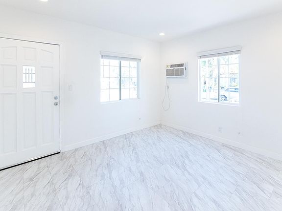 2nd image of 2937 Gracia St