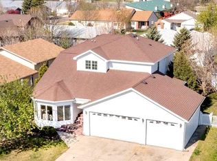 1624 13 1/2 St SW, Minot, ND 58701