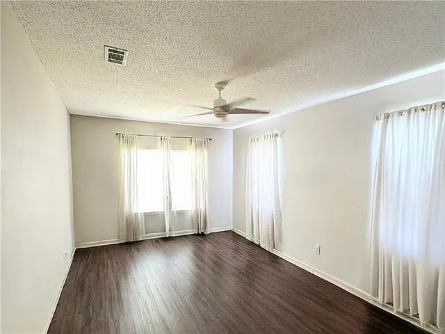 1104 Zachary Dr — Photo 9