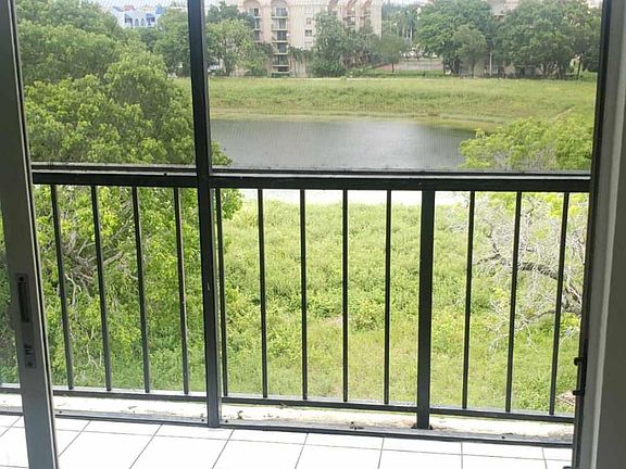 2nd image of 9455 W Flagler St APT 614-C