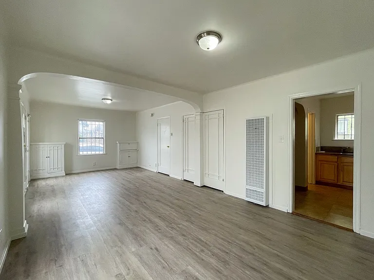 1450 W 39th St — Photo 13