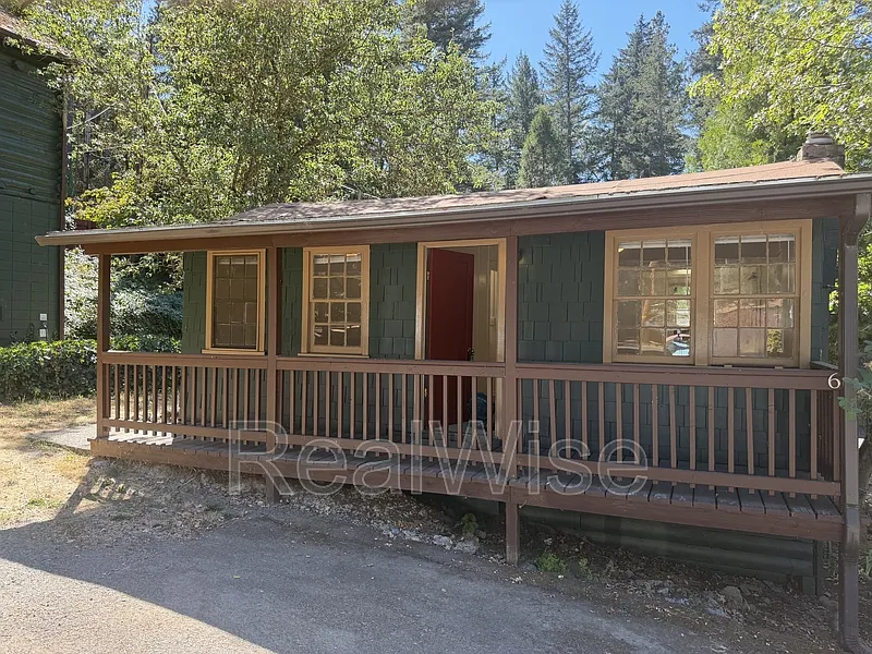1 bed, 1.0 bath, $1,050 — Photo 3