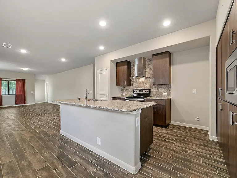 485 Harding Ln — Photo 13