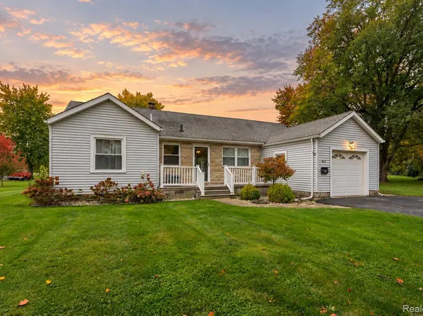 665 Maple Dr, Dundee, MI 48131