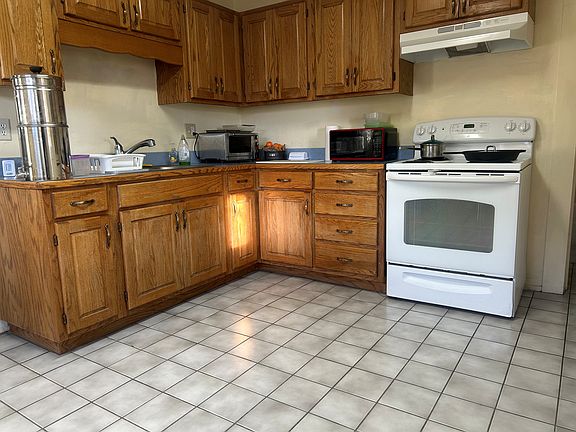 3rd image of 625 W 1st St