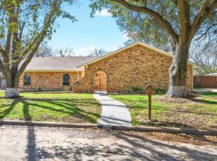 2517 Sherwood Dr, Grand Prairie, TX 75050