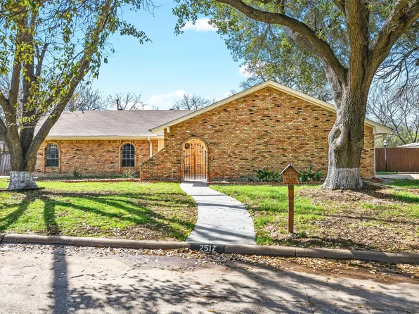 2517 Sherwood Dr, Grand Prairie, TX 75050