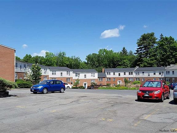 4th image of 6 Huguenot St