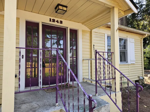 1243 N 160th St, Seattle, WA 98133