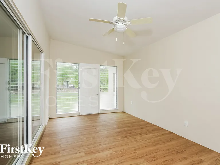 22363 Catherine Ave — Photo 8