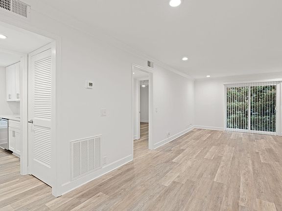5th image of 2116 Hobbs Rd APT N6