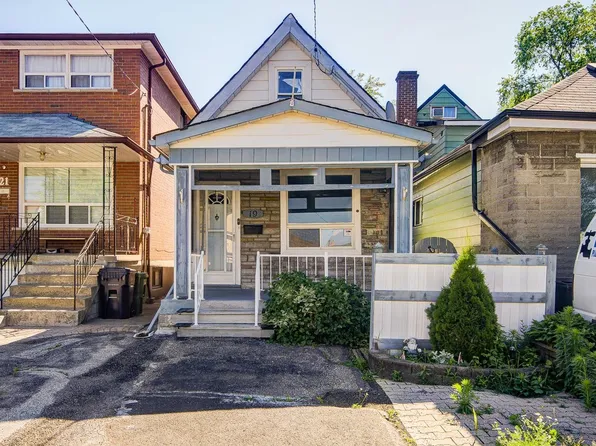 19 Robinson Ave, Toronto, ON M1L 3S8