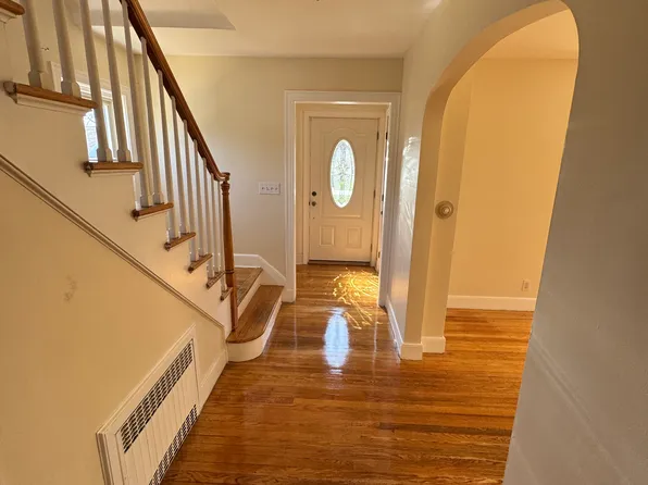 76 Lawlor St, Waterbury, CT 06708