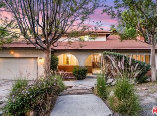 22415 Venido Rd, Woodland Hills, CA 91364