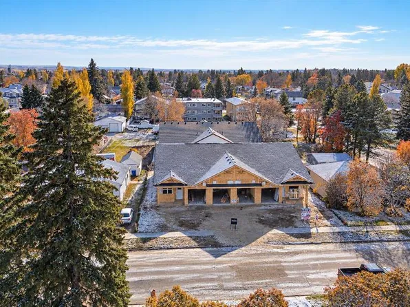 5463 N 55th Ave #2, Lacombe, AB T4L 1M1
