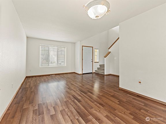 4th image of 1428 186th Court E