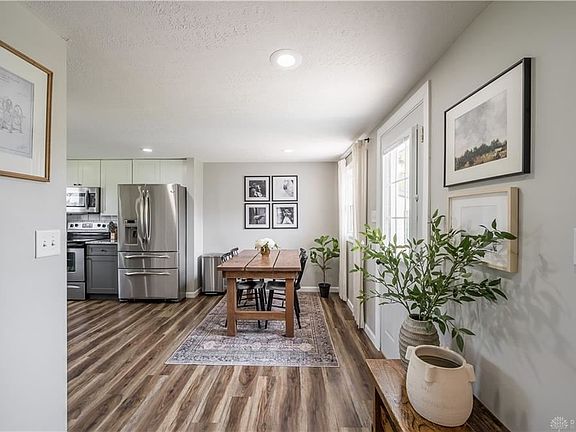 5th image of 2418 Rollingview Ave