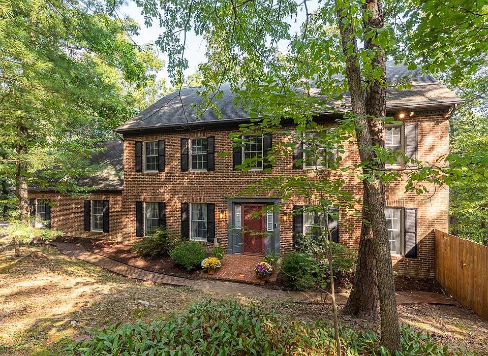 1st image of 400 Chinquapin Dr